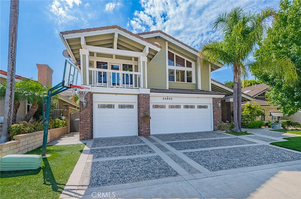 4 bed, 3.5 bath, 4071 sqft, $7,500 — Photo 3