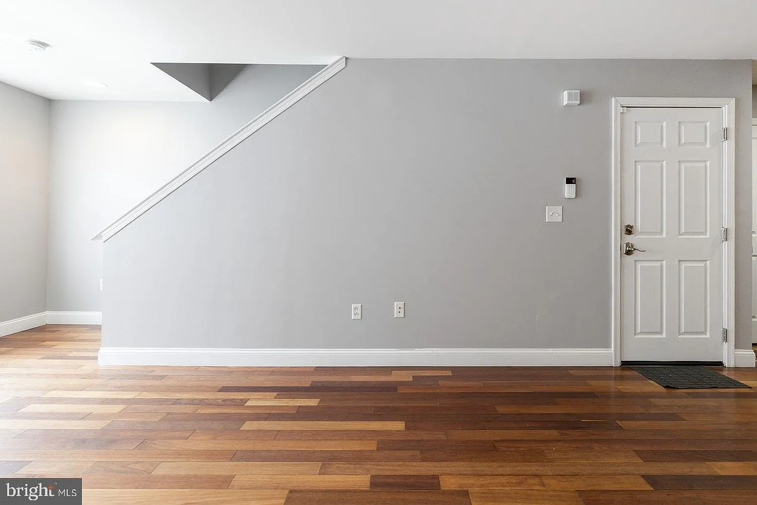 3 bed, 1.5 bath, 2252 sqft, $2,000 — Photo 2