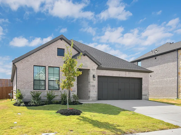 1803 Sabina Dr — Photo 1