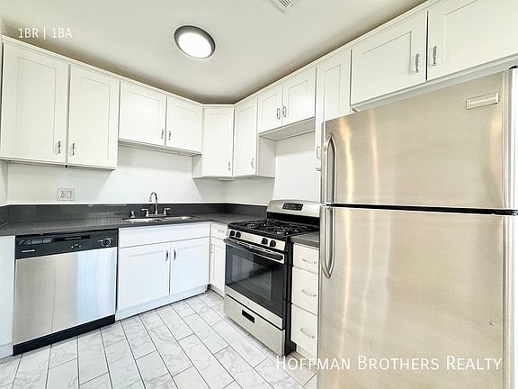 4th image of 641 N Serrano Ave #3A
