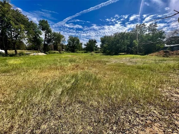 749 Caldwell St, Lexington, TX 78947