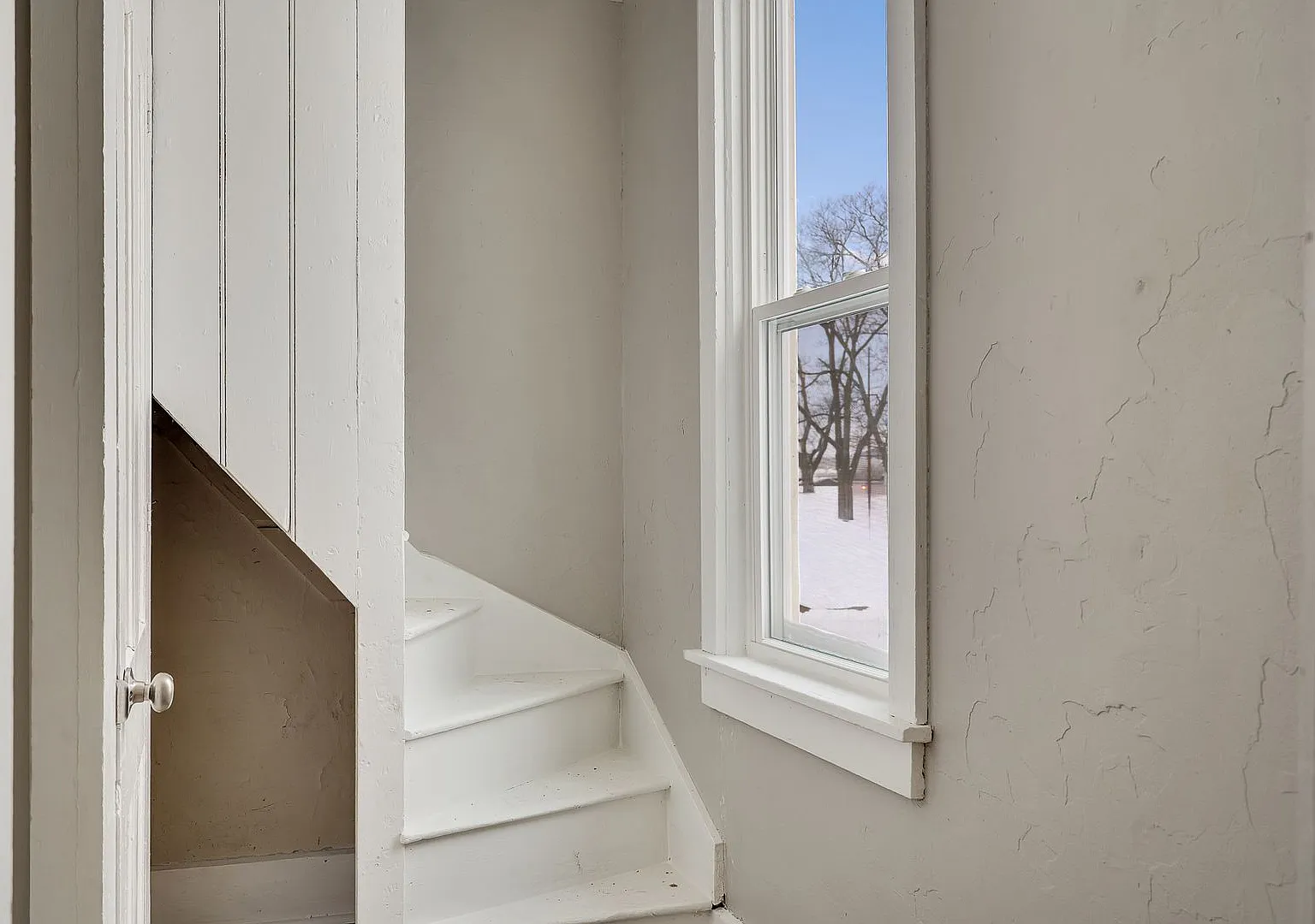 Single Family Home Near Downtown — Photo 3