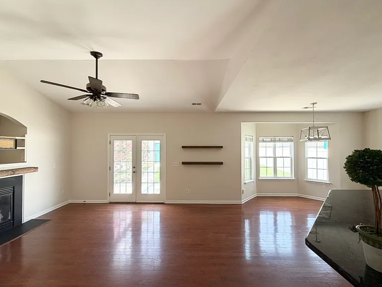 Open floor plan with lots of natural light