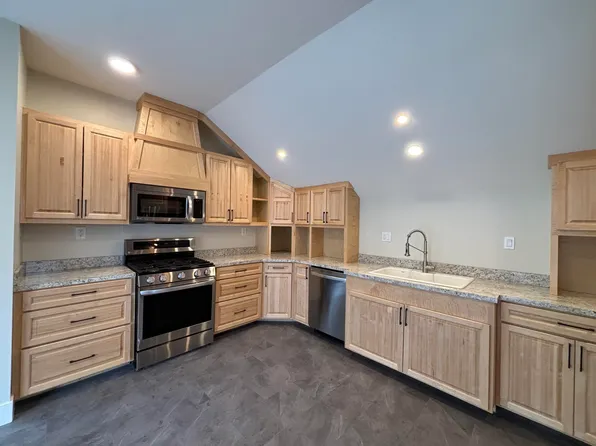 118 S Evans St #A, Tecumseh, MI 49286