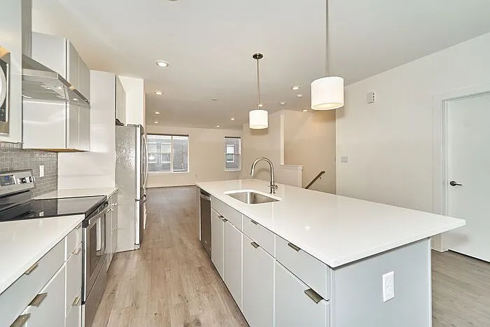 727 Perth Ln — Photo 10