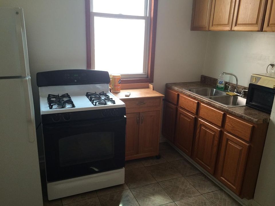1st image of 2455 W Cortland St #2