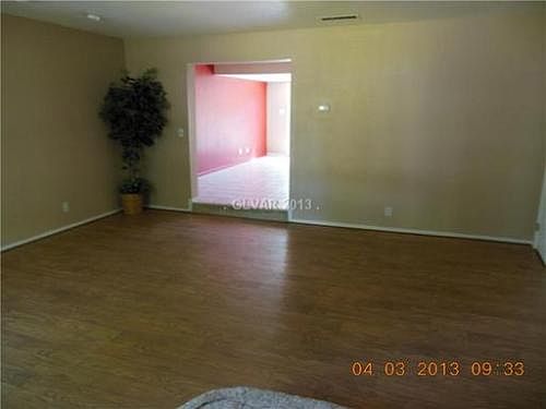 2nd image of 3427 Garden East Dr