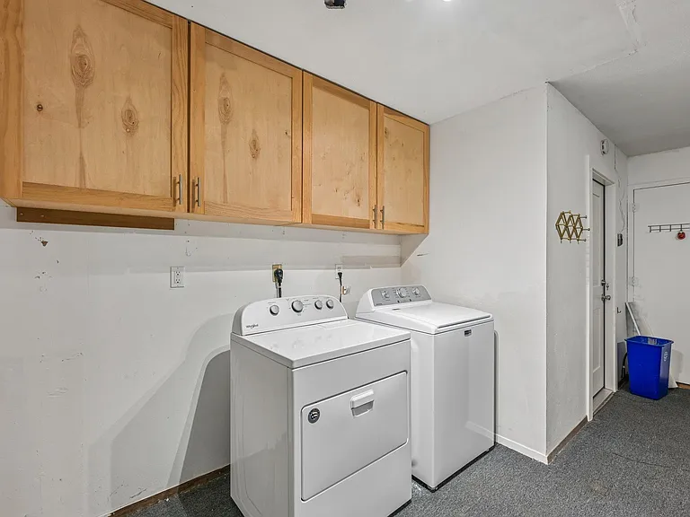 2717 Charlesworth Dr — Photo 31