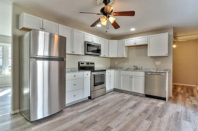 1512 Kings Way photo 1