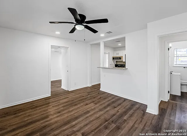 3 bed, 2.0 bath, 1120 sqft, $1,350 — Photo 2