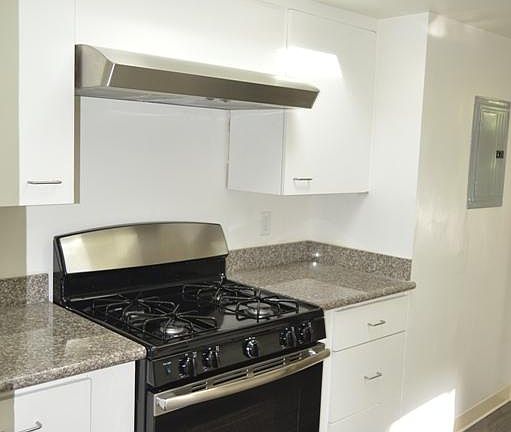 5th image of 141 Woodward Ave
