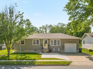 2618 W 9th St, Waterloo, IA 50702