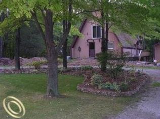 4577 Clifford Rd, Brighton, MI 48116