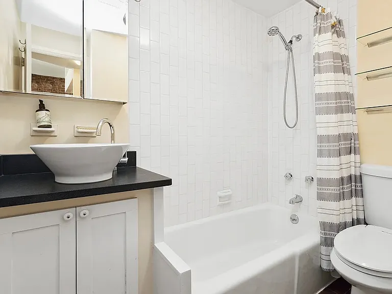 363 W 19th St #2R — Photo 5