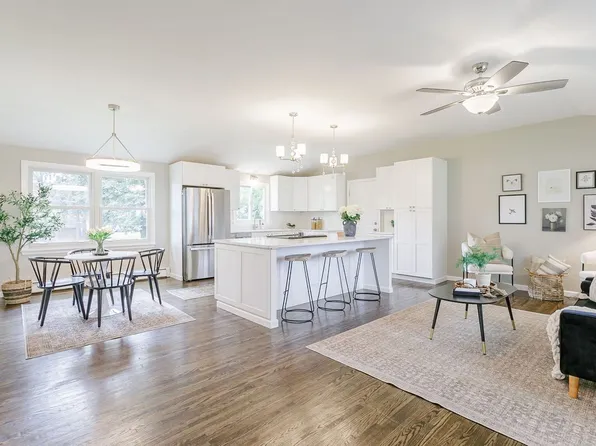 2 Cliff View Dr, Rochester, NY 14625