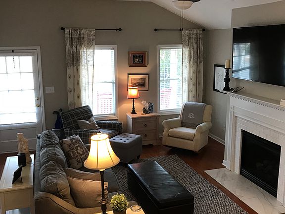 Den w/Fireplace 