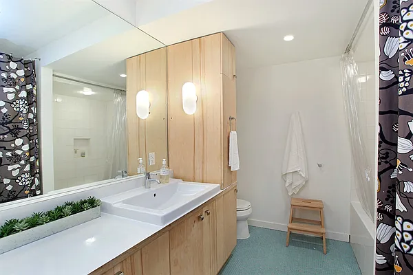 Sold by Corcoran | media 21
