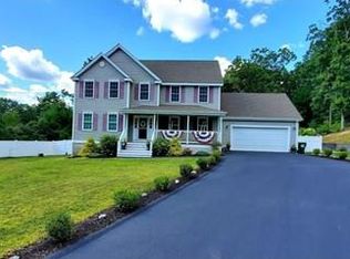 16 Mountainview Rd, Uxbridge, MA 01569