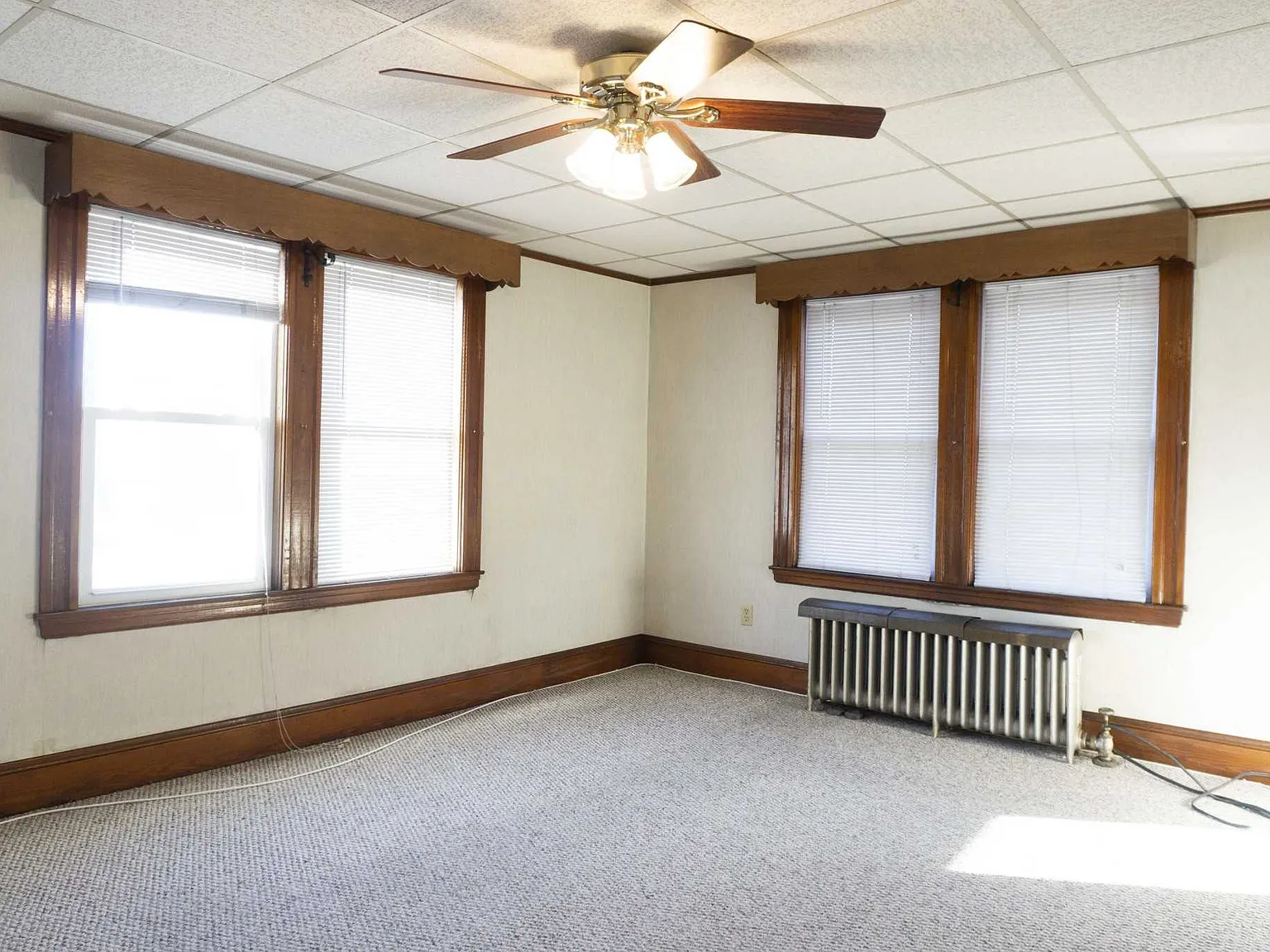 3 bed, $3,000 — Photo 2