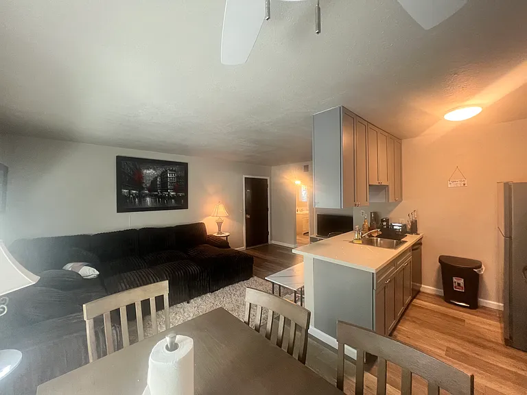 2424 I St — Photo 4