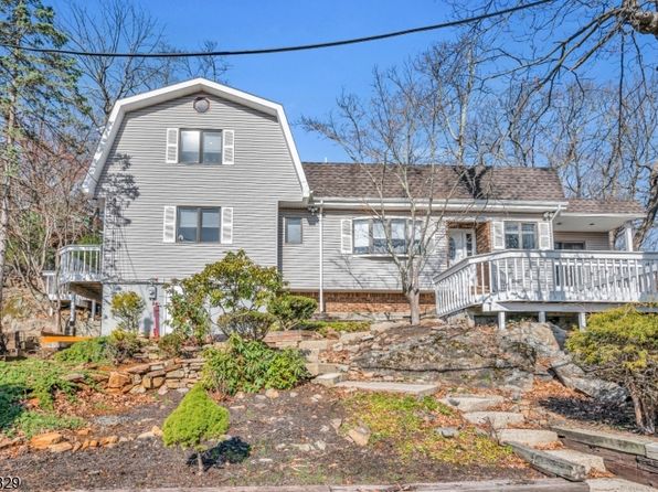 4 Rosewood Ln