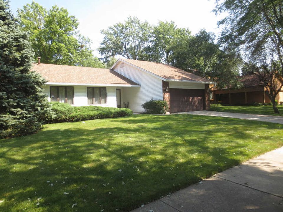 1st image of 1055 N Thackeray Dr