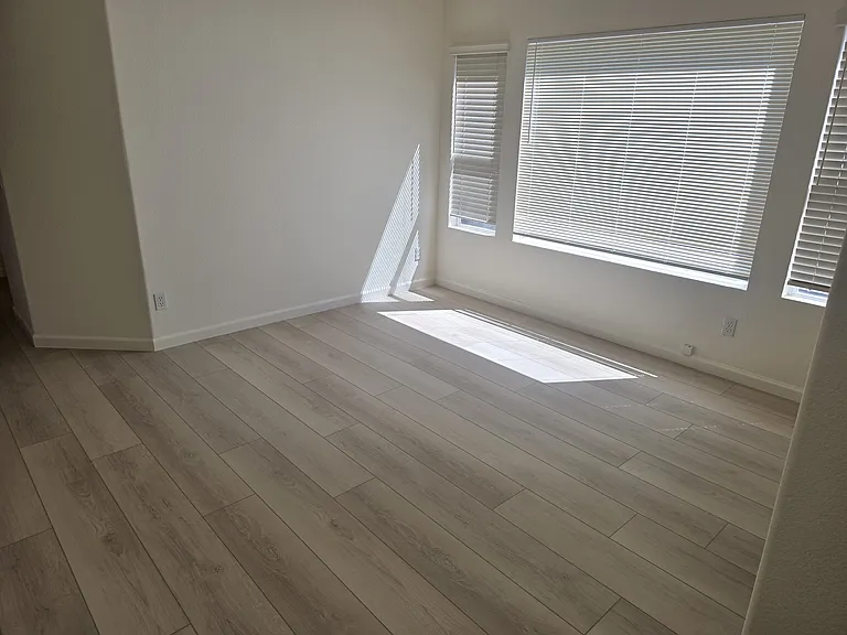 549 Cascade Dr — Photo 9