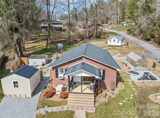 110 Ewart Dr, Hendersonville, NC 28739
