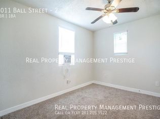 4011 Ball St #2, Galveston, TX 77550