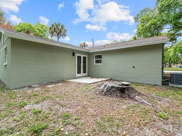 1087 Swan St — Photo 34