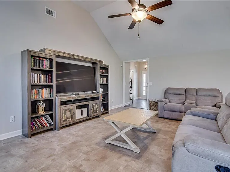 934 Mulford Loop — Photo 7