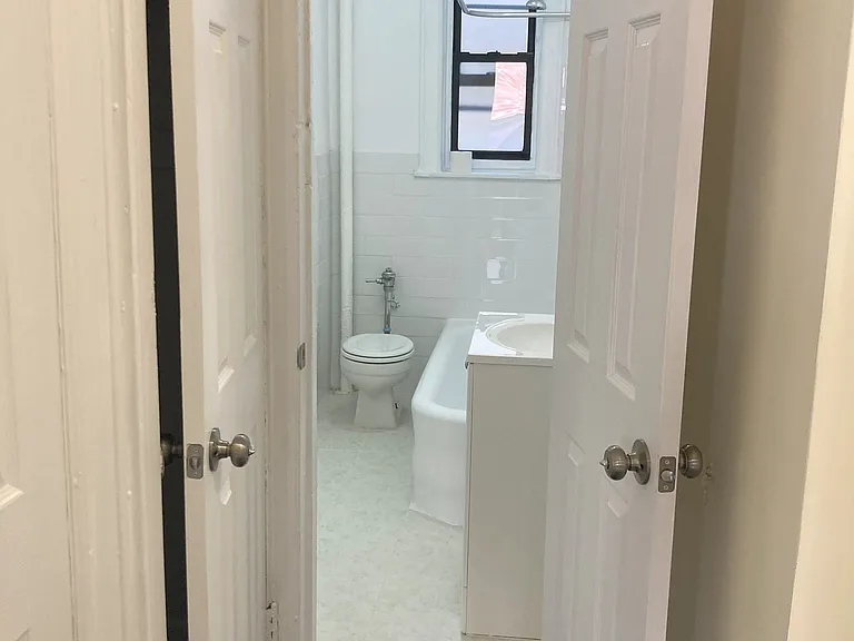45-54 39th Pl #2E — Photo 13