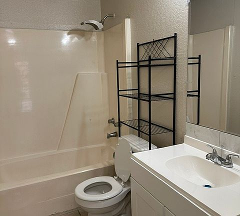 5th image of 2207B Ruth St