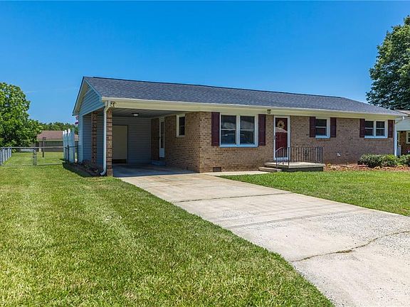 3rd image of 106 Eastway Ln