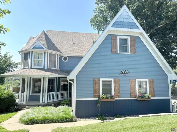 3215 Driftwood Dr, Manhattan, KS 66503