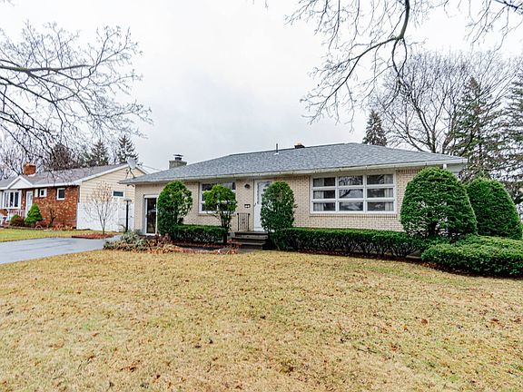 2nd image of 3 Kenlyn Dr