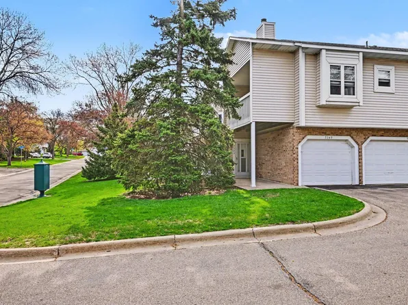 5349 Highpointe Dr, Bloomington, MN 55437