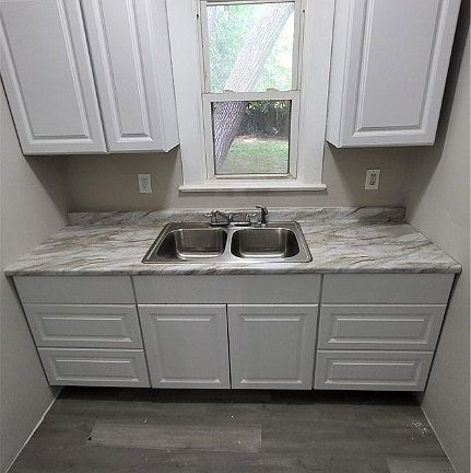 4th image of 3832 Robert Ave