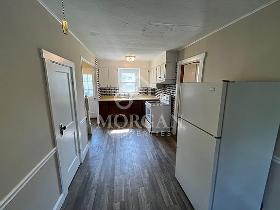 3rd image of 521 W Vinyard St