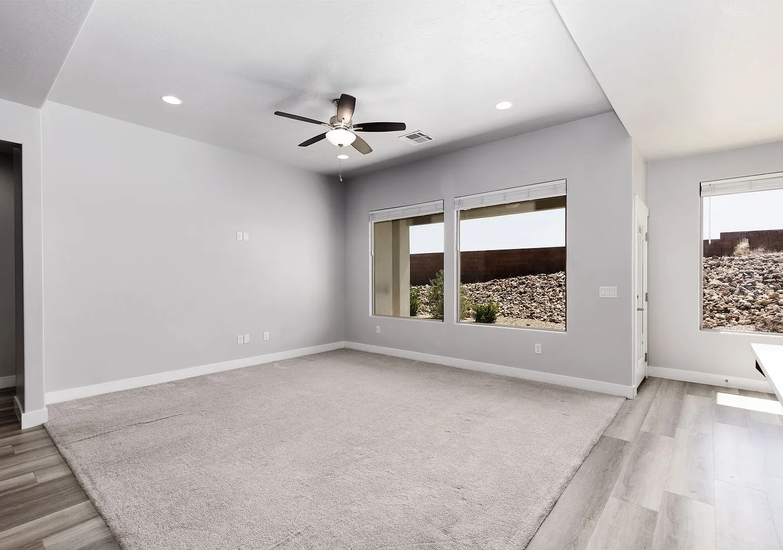 4 bedroom / 2.5 bath / Community Pool and Pickleball Court — Photo 3