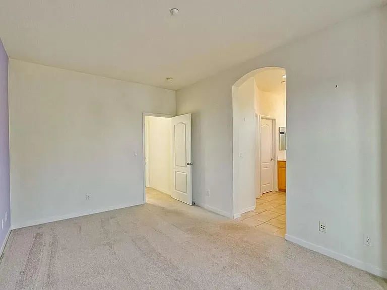 575 Montego Ter — Photo 24