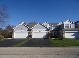 802 12 Oaks Pkwy, Woodstock, IL 60098