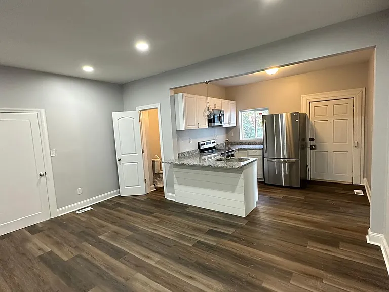 1127 Park Ave #A — Photo 2