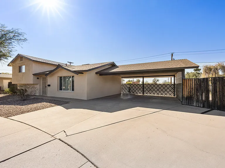 8743 E Berridge Ln — Photo 2