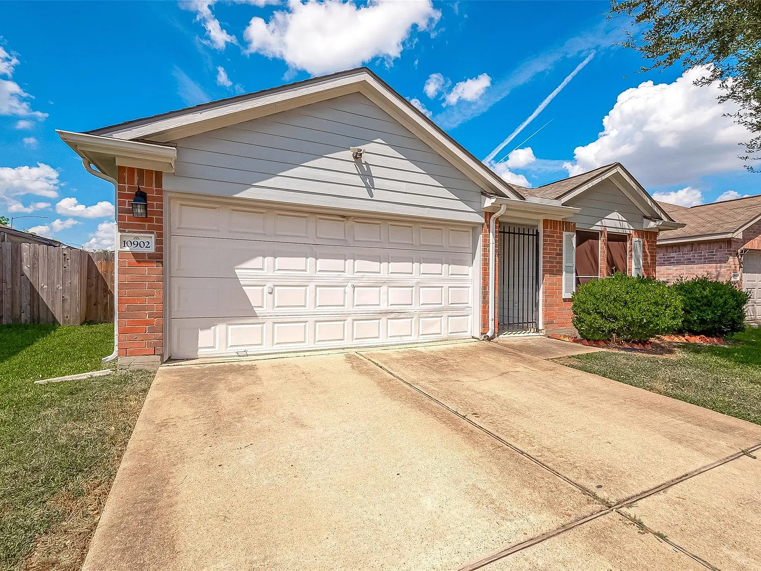 3 bed, 2.0 bath, 1570 sqft, $1,850 — Photo 2