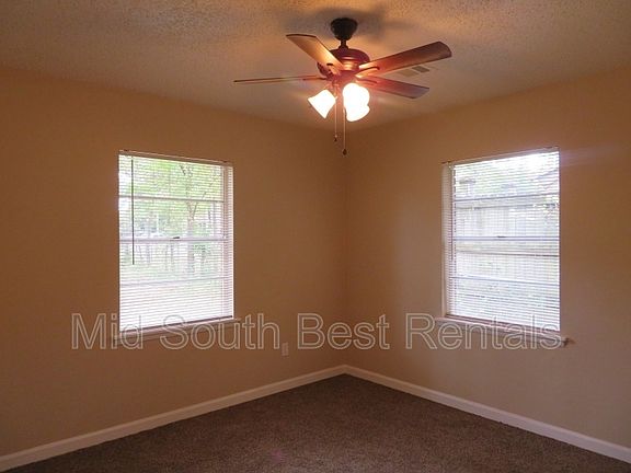 4th image of 801 N Poplar St