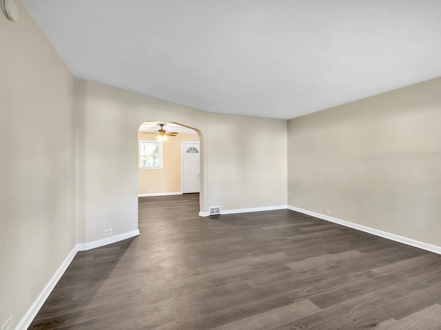 2 bed, 1000 sqft, $2,000 — Photo 2