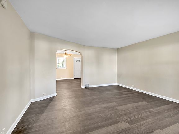 Alt View of Living Room