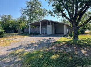 1502 N Park, Uvalde, TX 78801