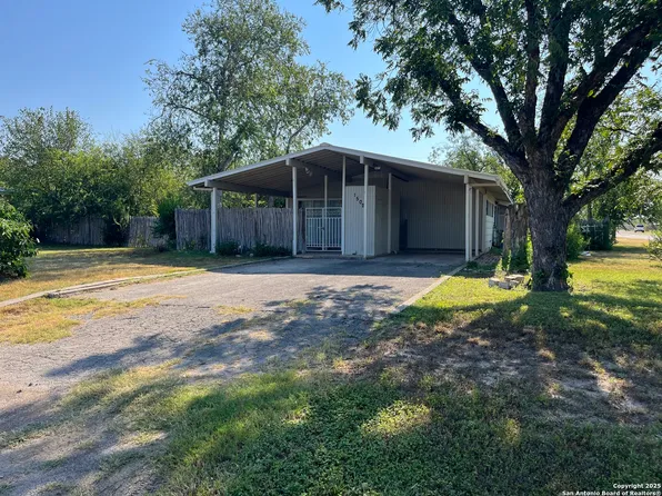 1502 N Park, Uvalde, TX 78801